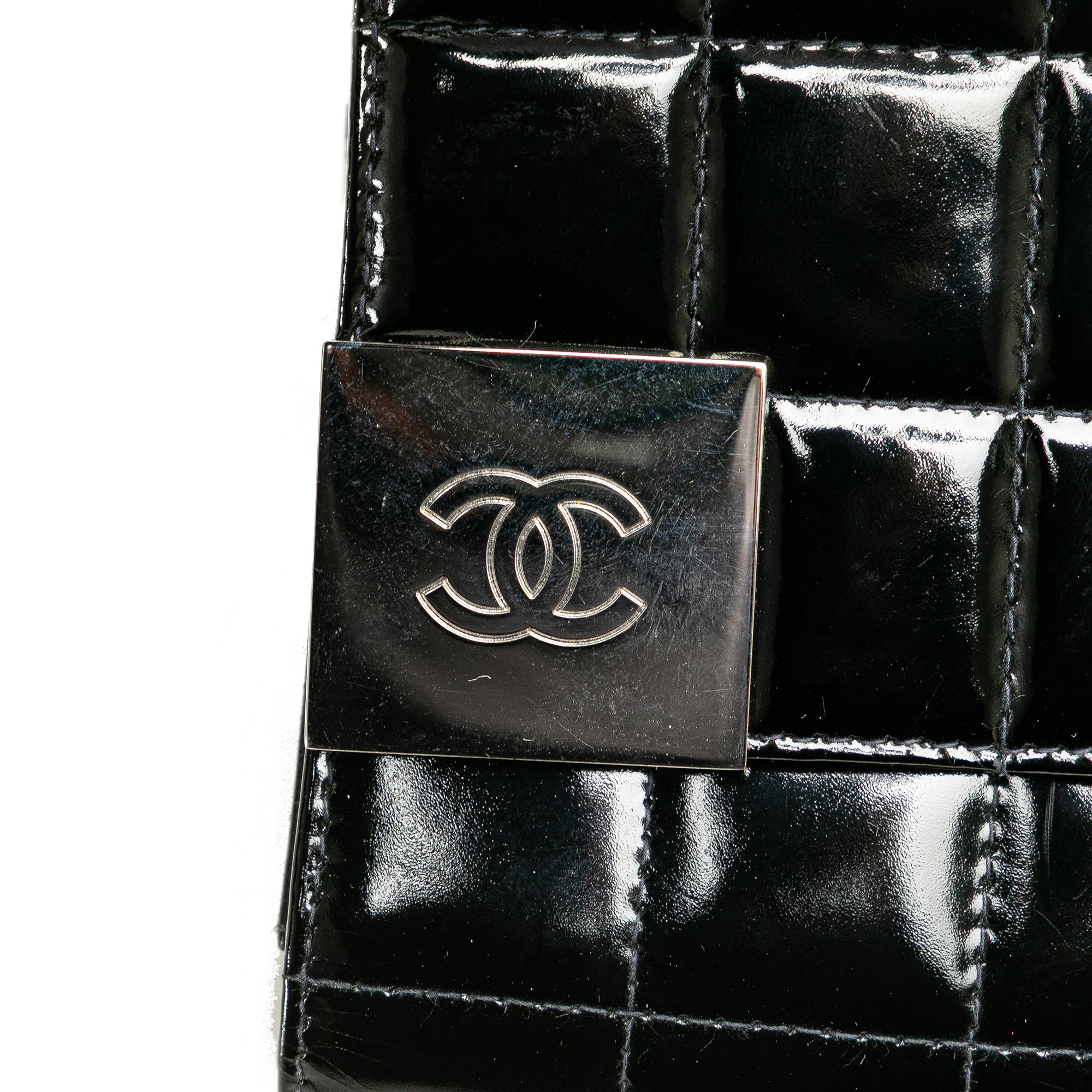 Chanel | Pre-Owned CC Chocolate Bar Patent Clutch on Chain | Black