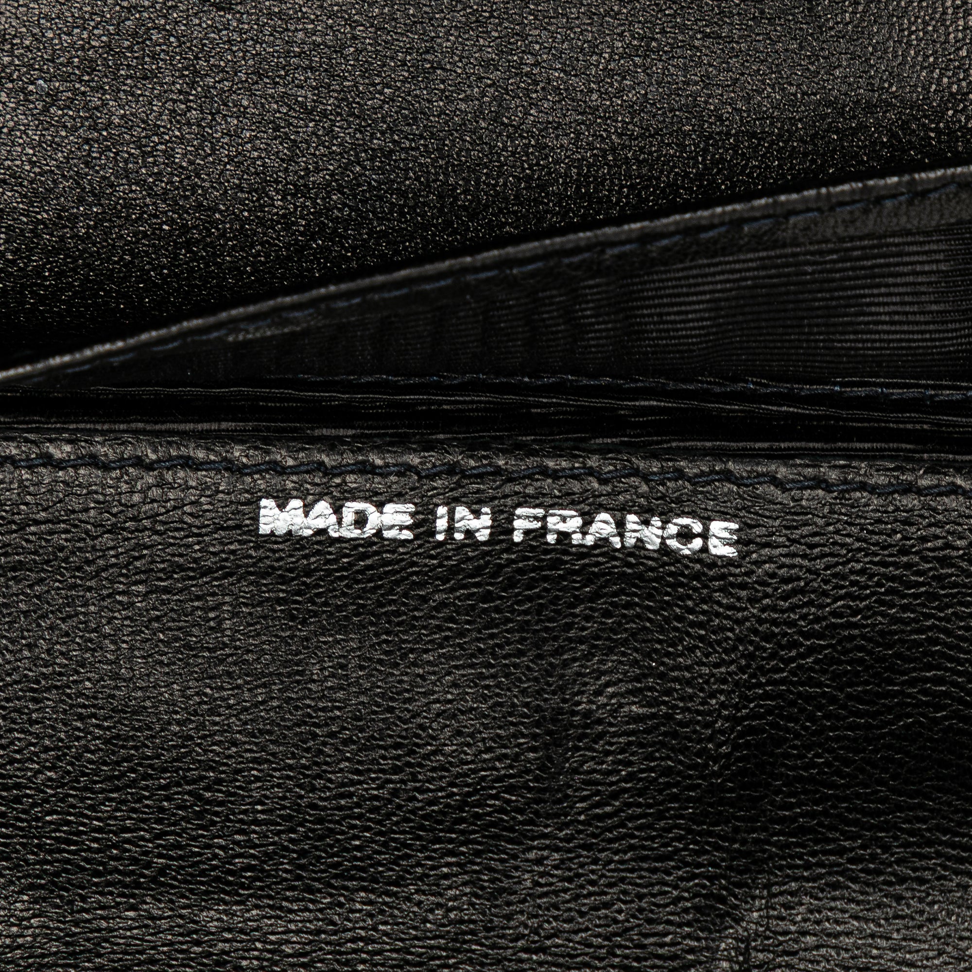 Chanel | Pre-Owned CC Chocolate Bar Patent Clutch on Chain | Black