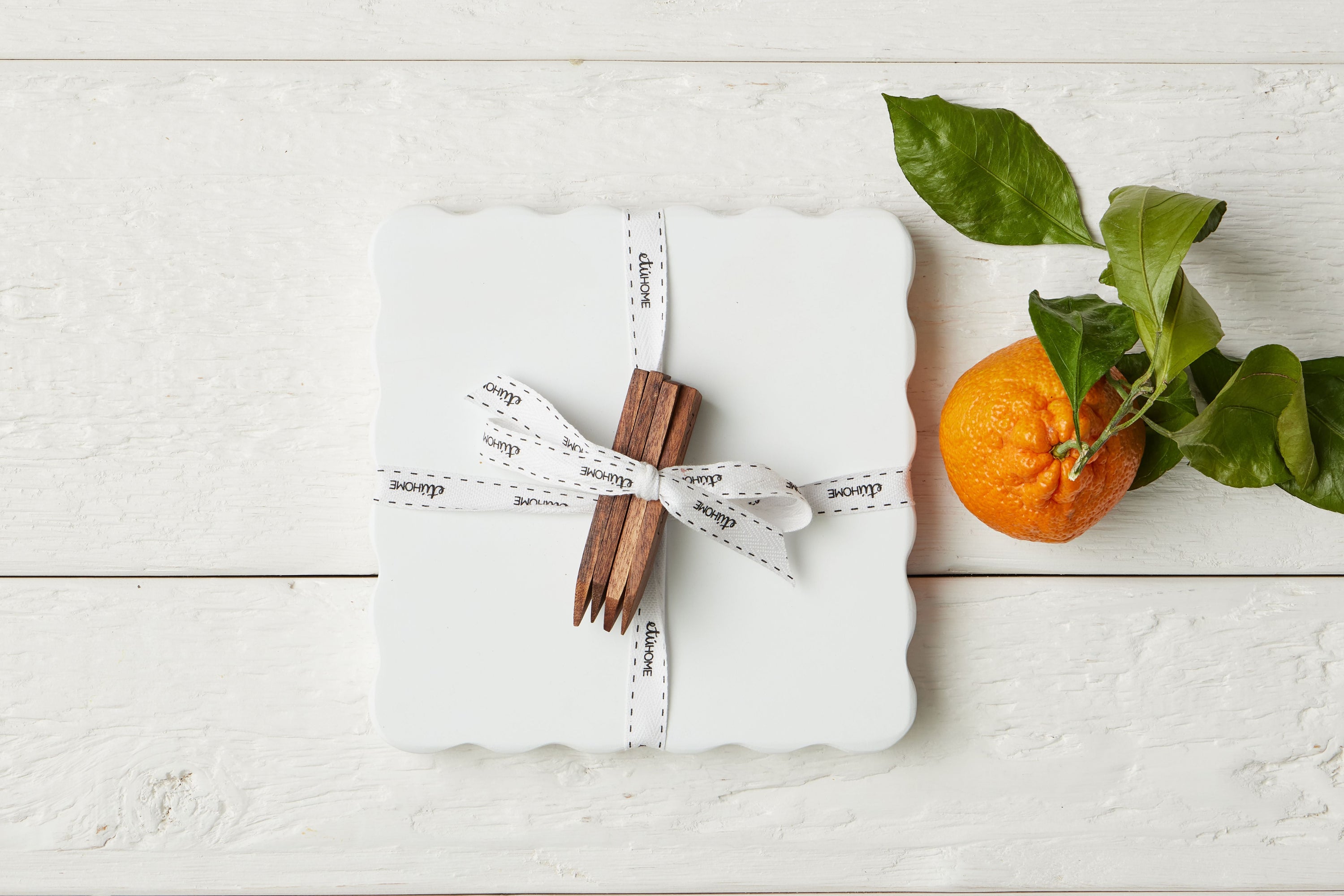 Square Scalloped Cheese Board with Cheese Markers | White | Small