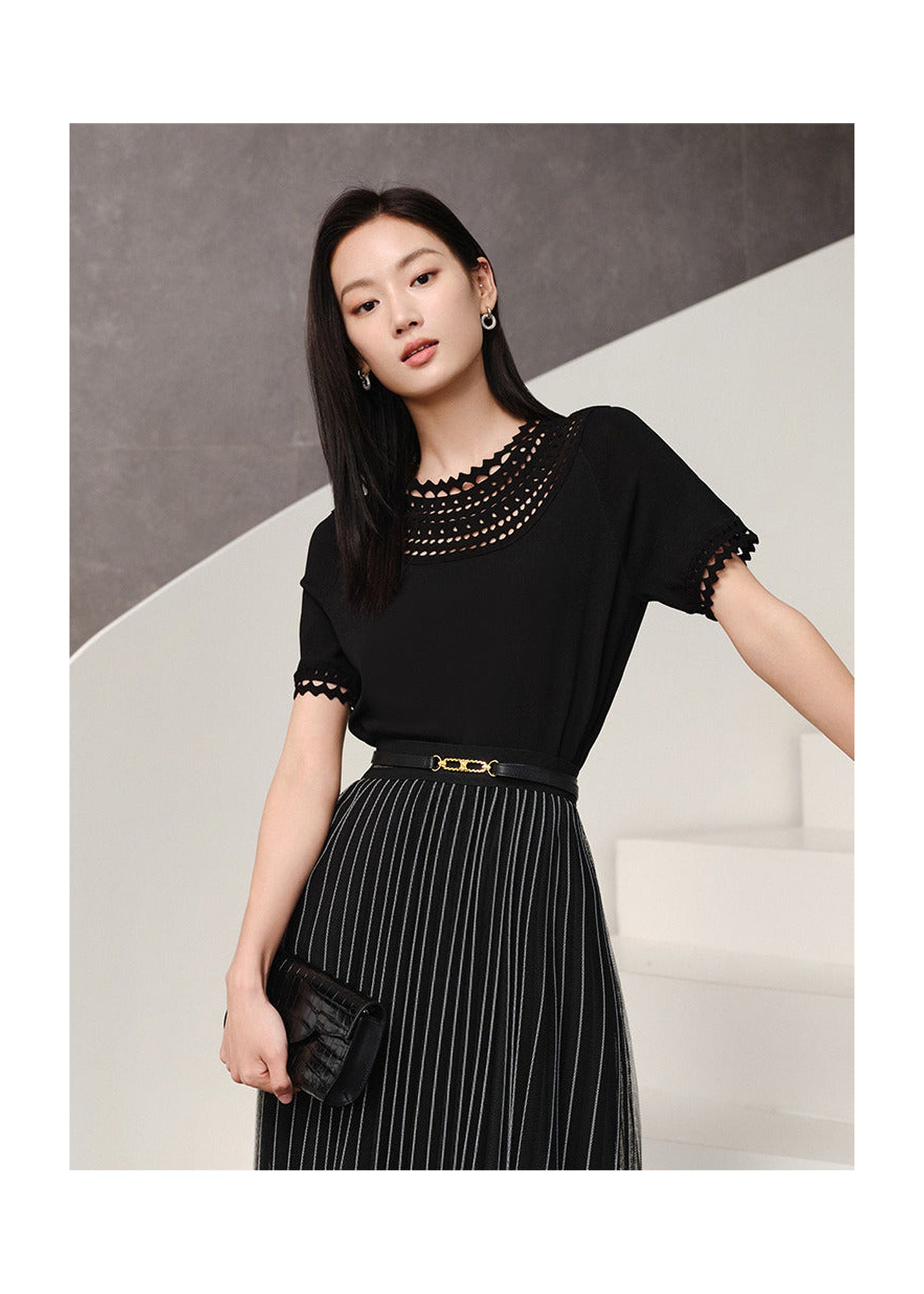 Round Neck Sweater | Black