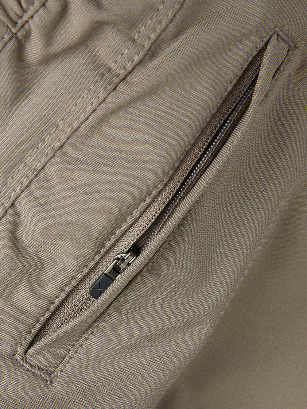 Mens | AO Slim-Fit Versaknit Jogger Tall | Canyon