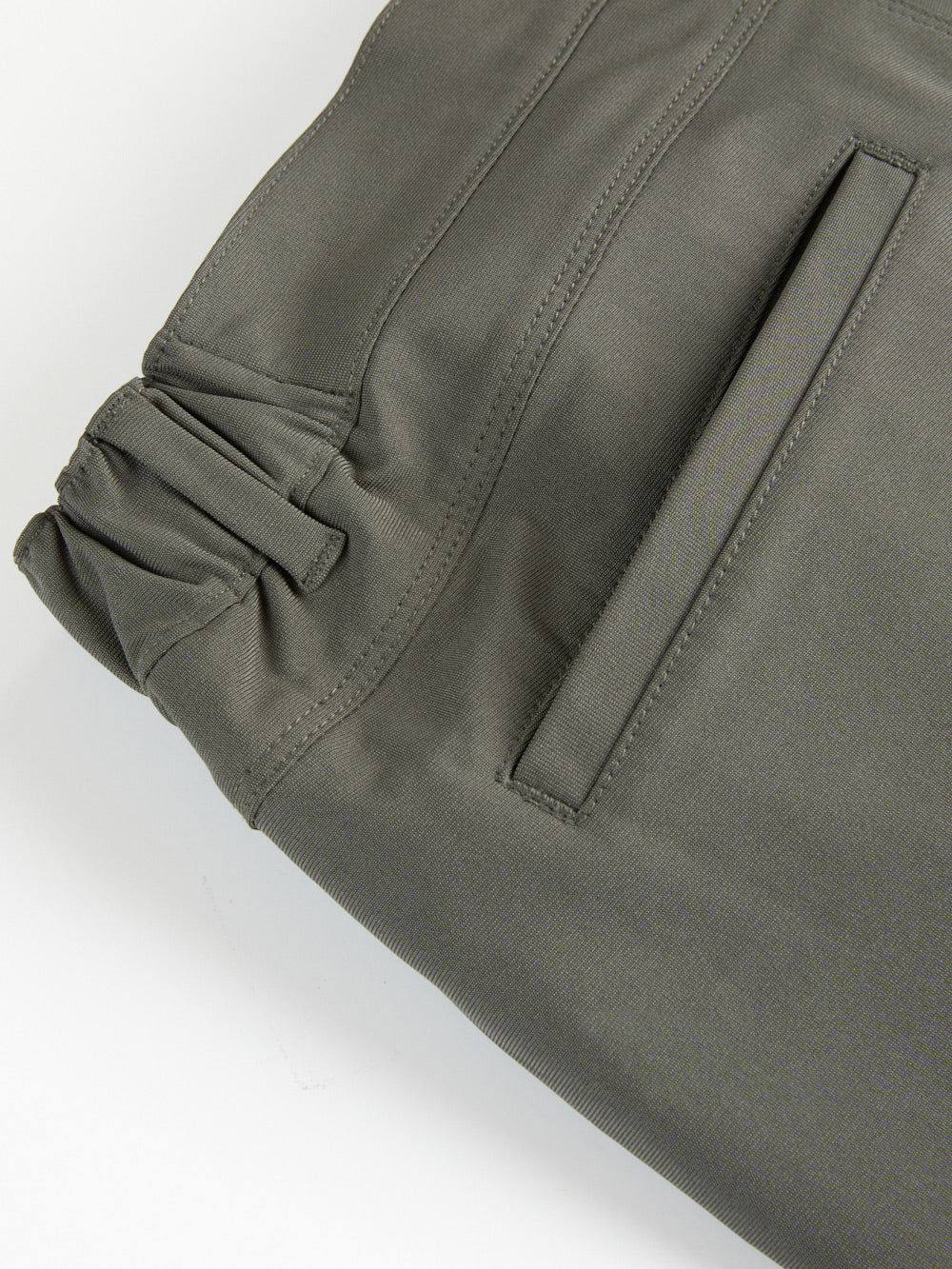 Mens | AO Slim-Fit Versaknit Jogger Tall | Dark Pine