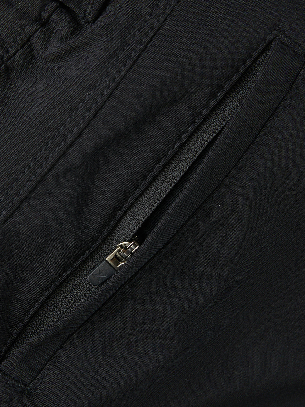Mens | AO Slim-Fit Versaknit Jogger Tall | Black