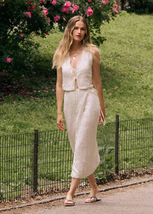THE INVISIBLE STRING SKIRT