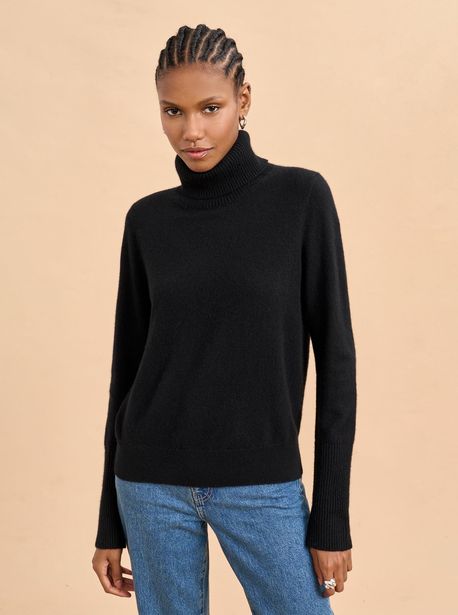 Solid Lean Lines Turtleneck | Black