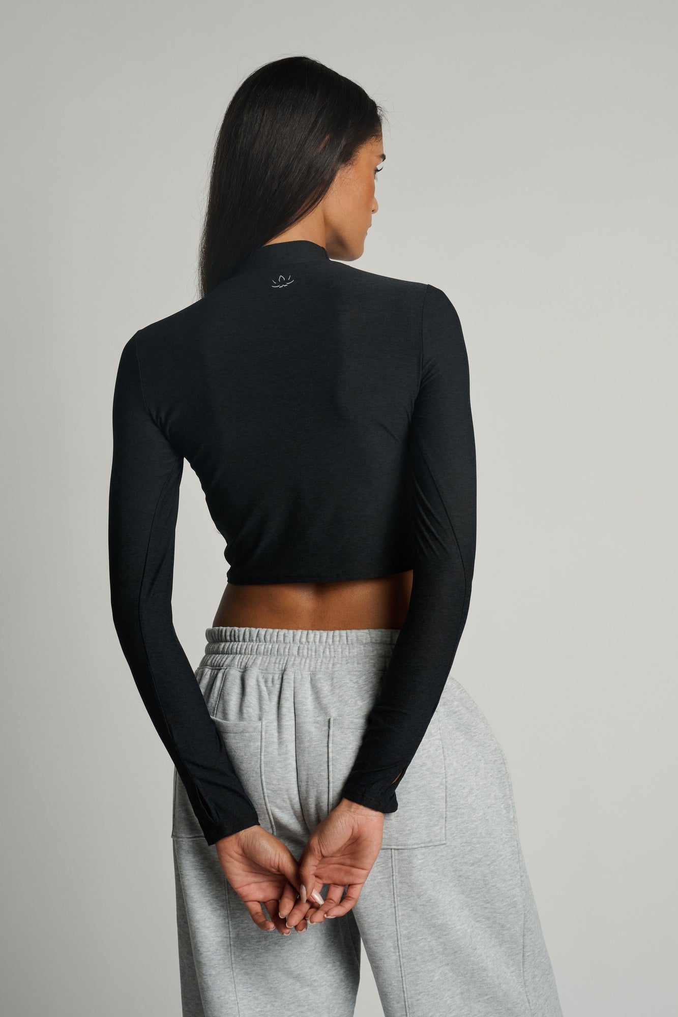 Beyond Yoga | Featherweight Moving Cropped Turtleneck | Darkest Night