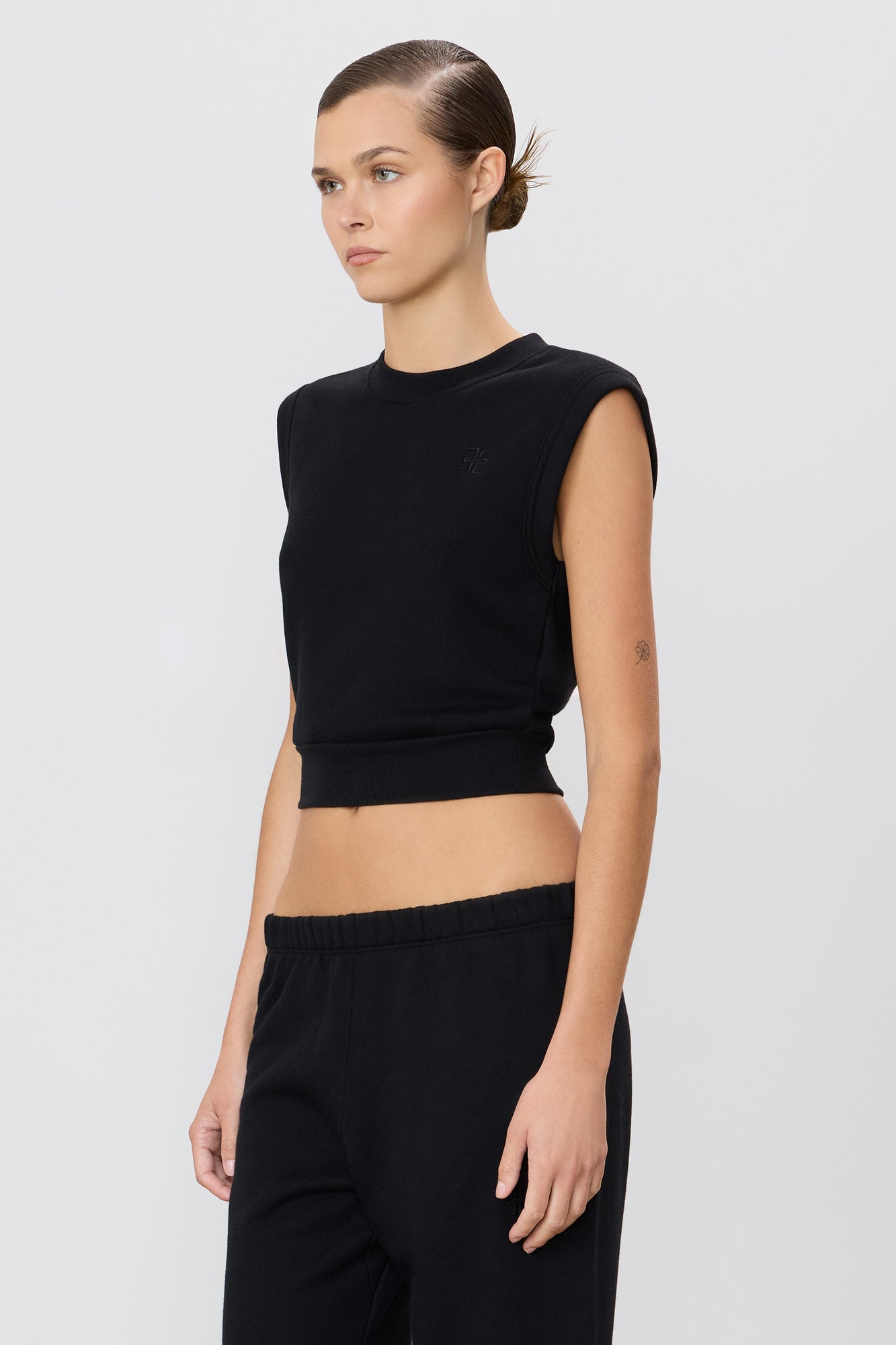 SLEEVELESS CREWNECK TOP - ETERNE