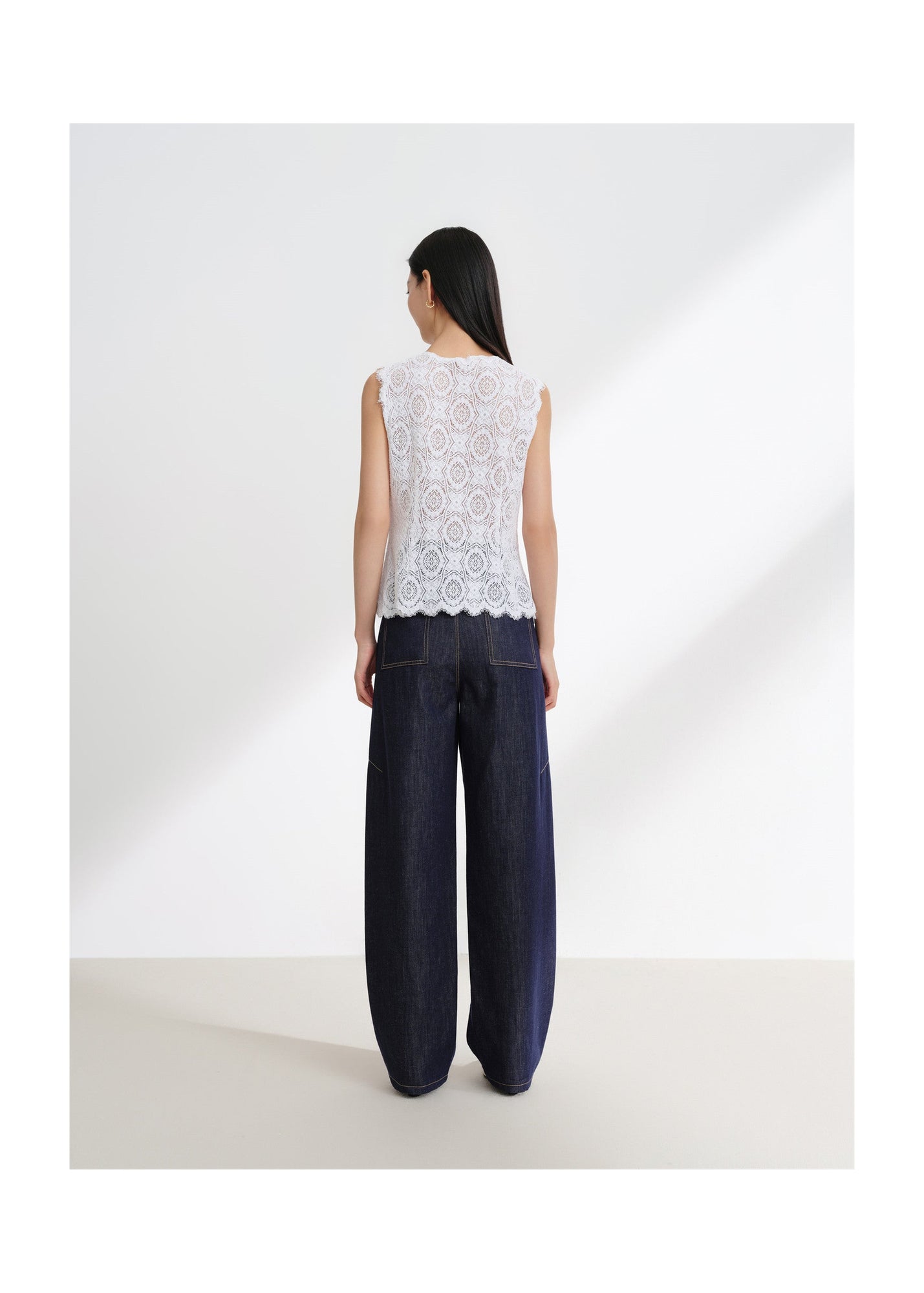 Straight-Cut Lace Vest | White