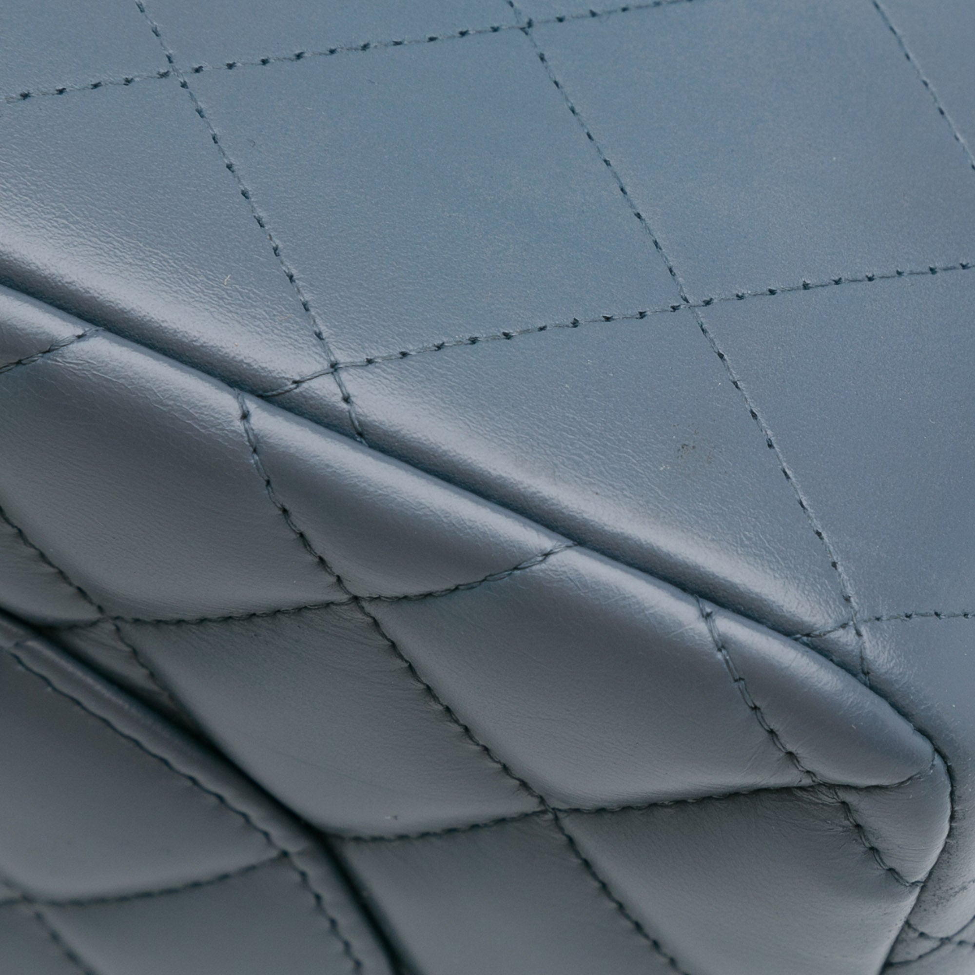 Chanel | Pre-Owned Jumbo Classic Lambskin Double Flap - I | Blue/Dark Blue