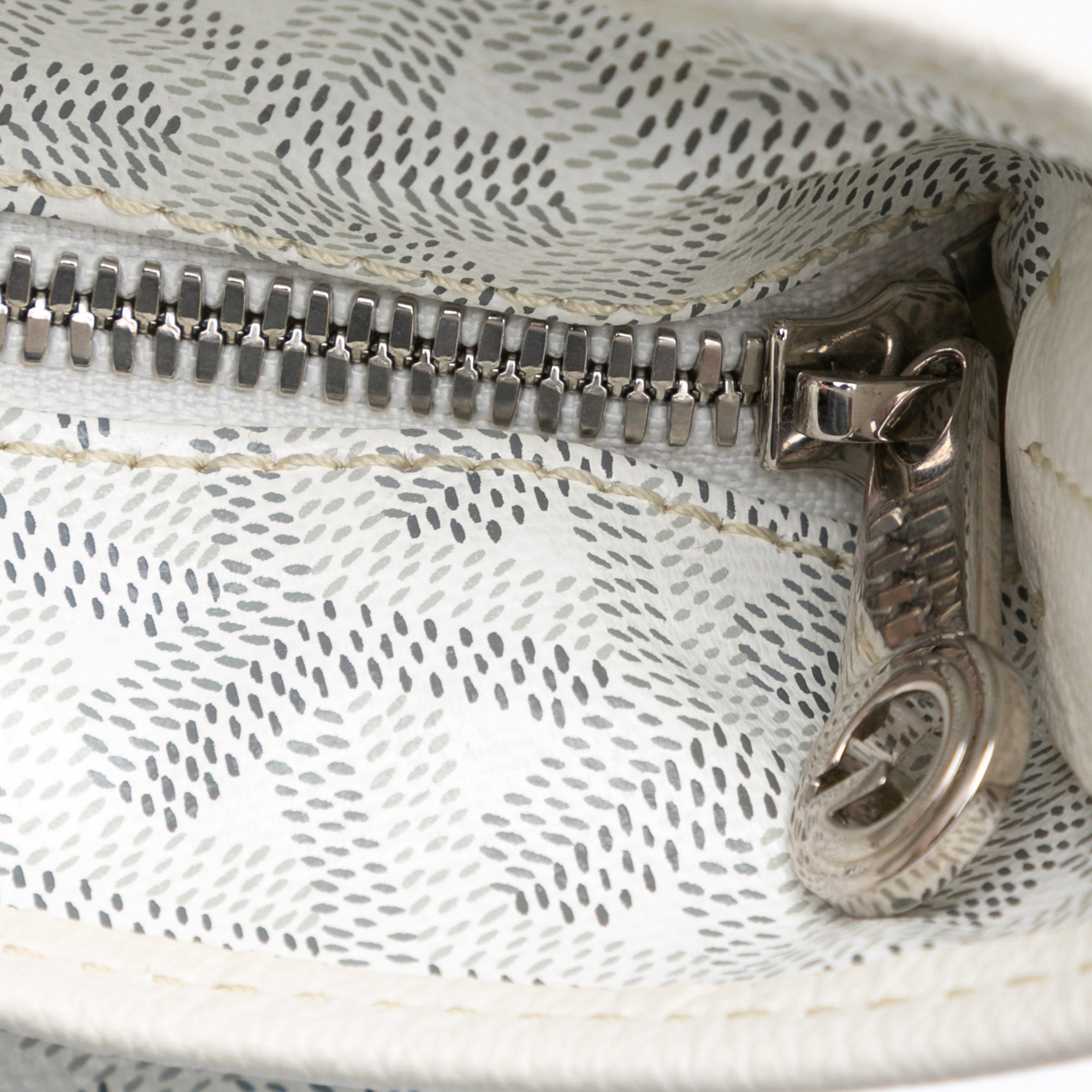 Goyard | Pre-Owned Goyardine Boheme Hobo - II | White