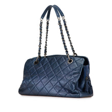 Chanel | Pre-Owned Quilted Iridescent Caviar Chic Shopping Tote | Blue/Dark Blue