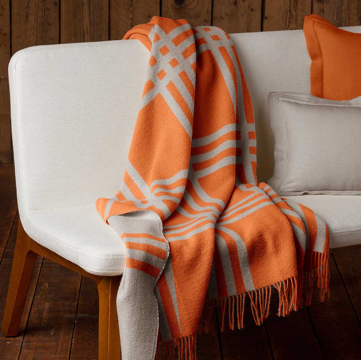 Home | Boulder Throw | Light Taupe / Firecracker