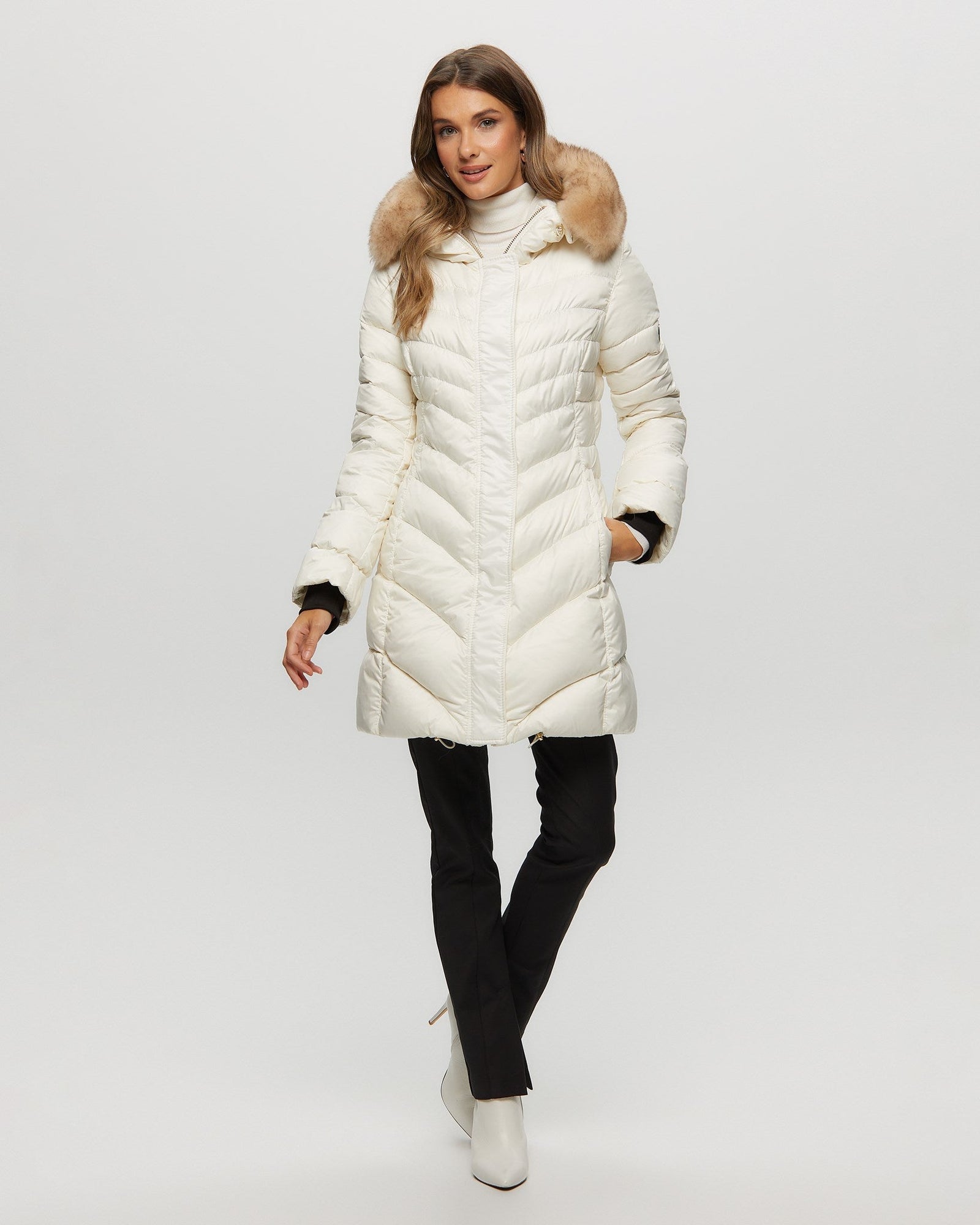 Après-Ski Jacket With Detachable Toscana Shearling Lamb Hood Trim | Women | Ivory x Whiskey (V1)