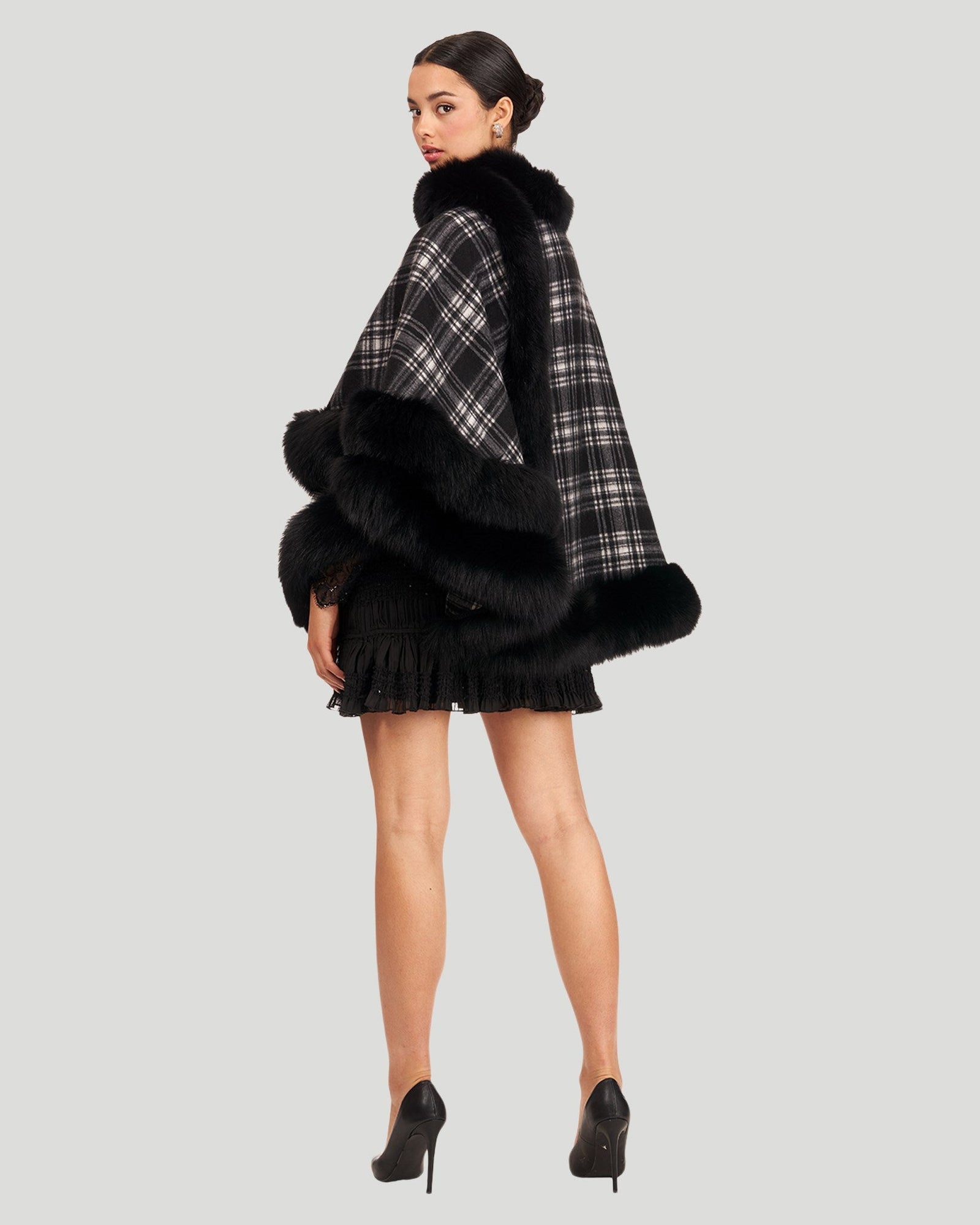 Cashmere Capelet With Fox Trim | Women | Black Checker