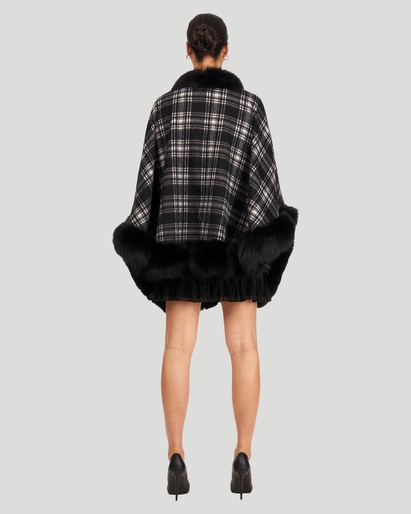 Cashmere Capelet With Fox Trim | Women | Black Checker