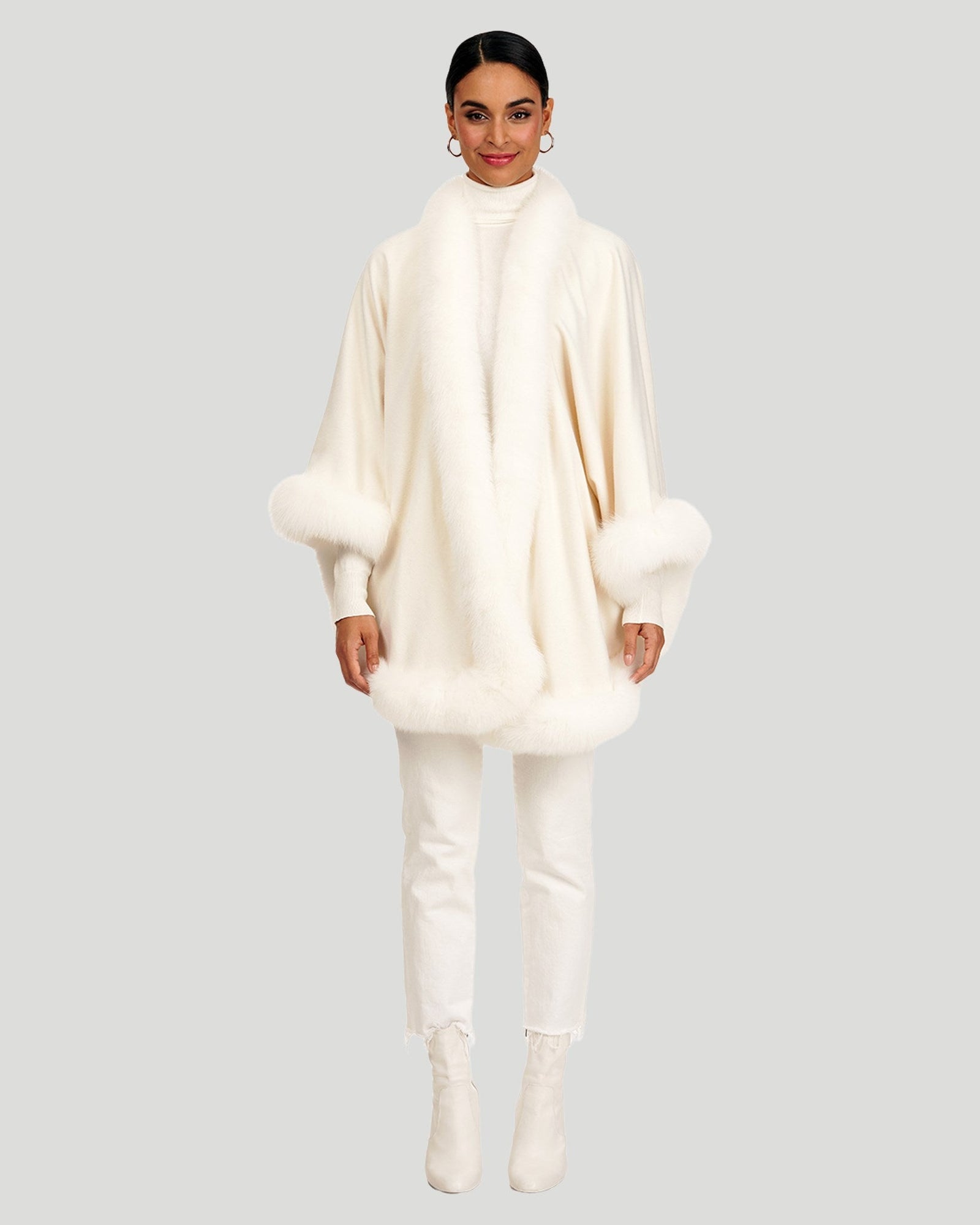 Cashmere Capelet With Shadow Fox Trim | Women | Ivory