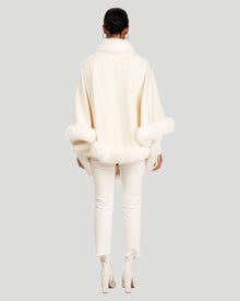 Cashmere Capelet With Shadow Fox Trim | Women | Ivory