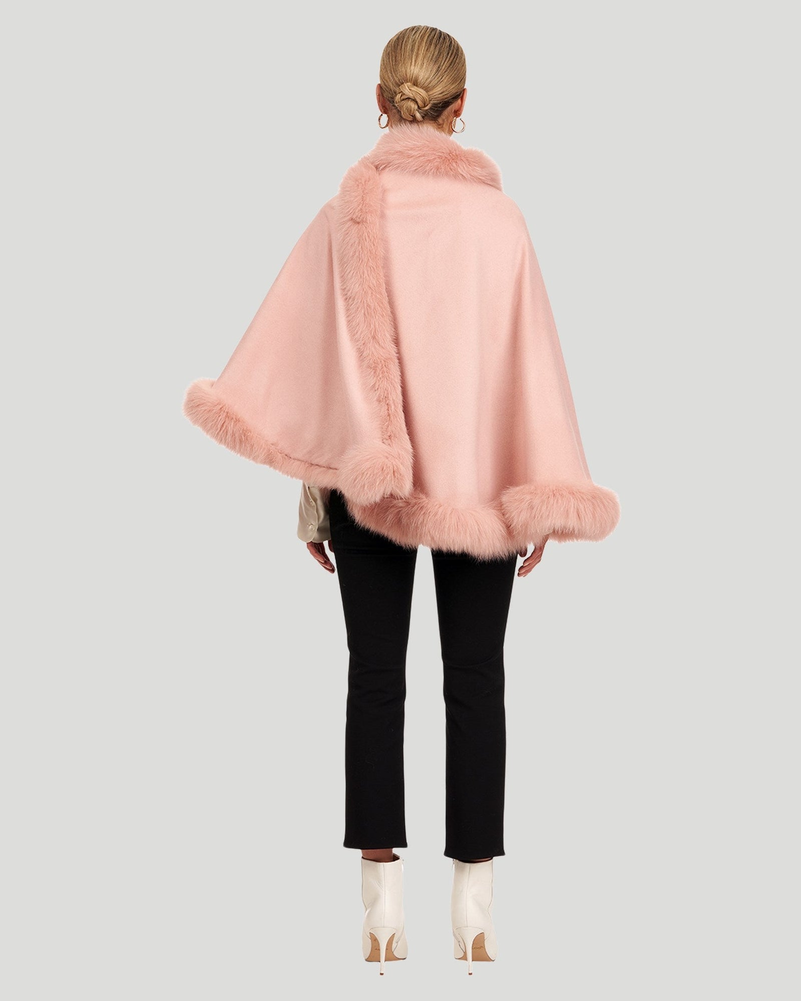 Cashmere Capelet With Shadow Fox Trim | Women | Light Pink