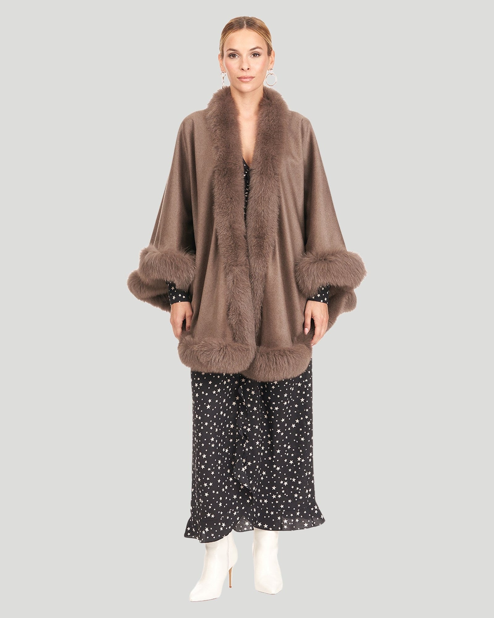 Cashmere Caplet With Fox Trim | Women | Khaki Taupe