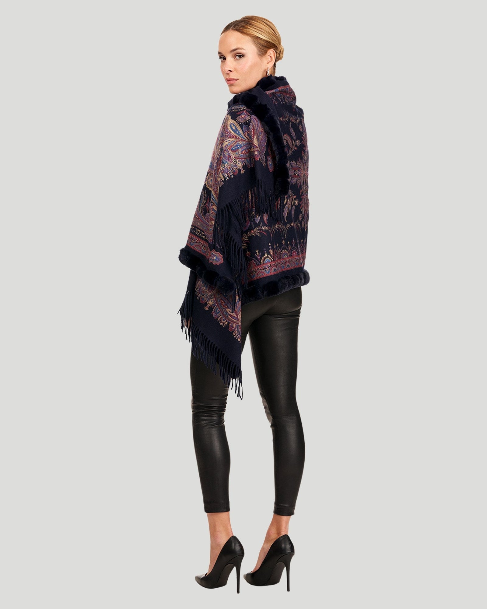 Double Face Cashmere Stole With Rex Rabbit Trim | Women | Navy Paisley