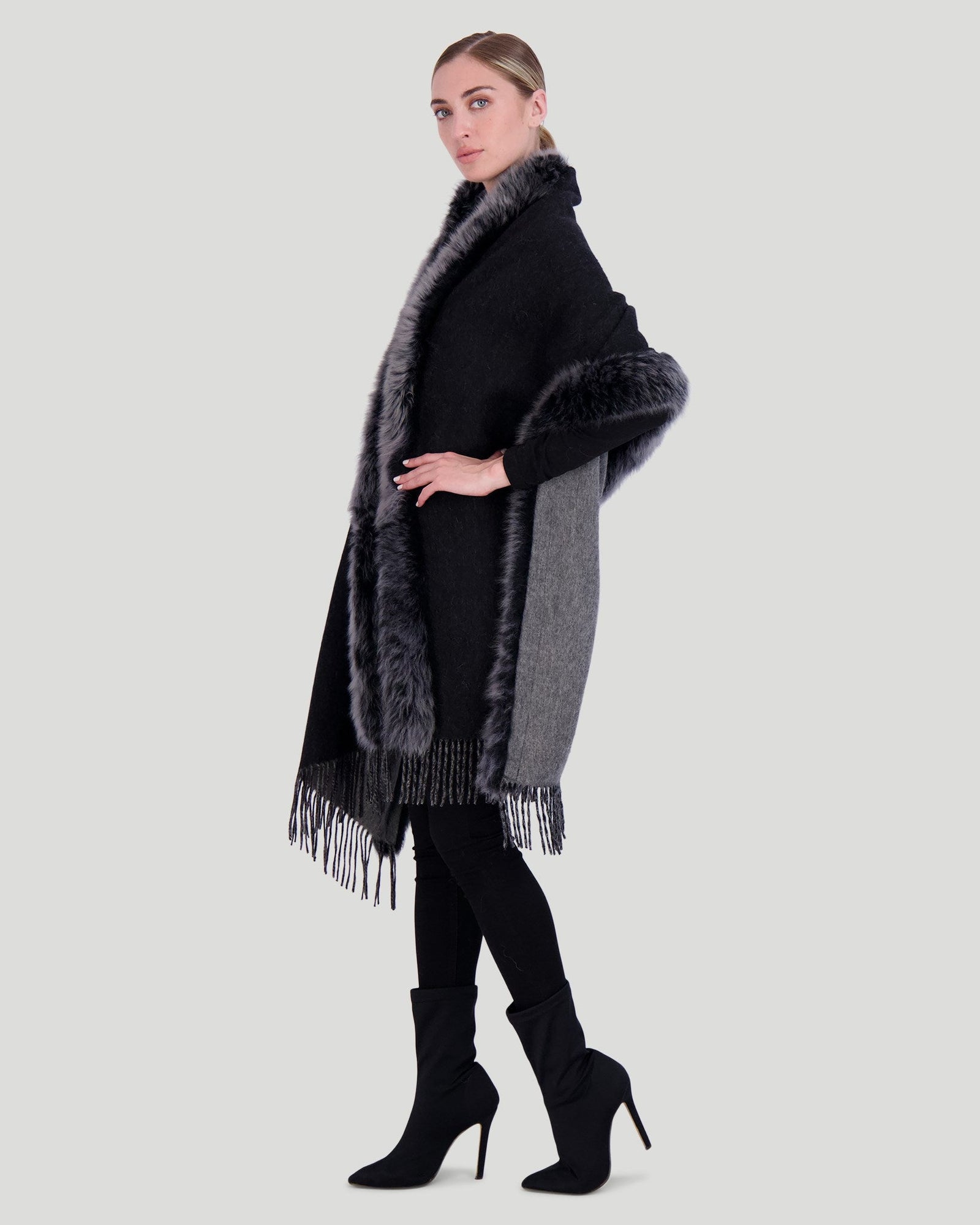 Double Face Cashmere & Wool Stole With Select Lamb Trim | Women | Black x Gray