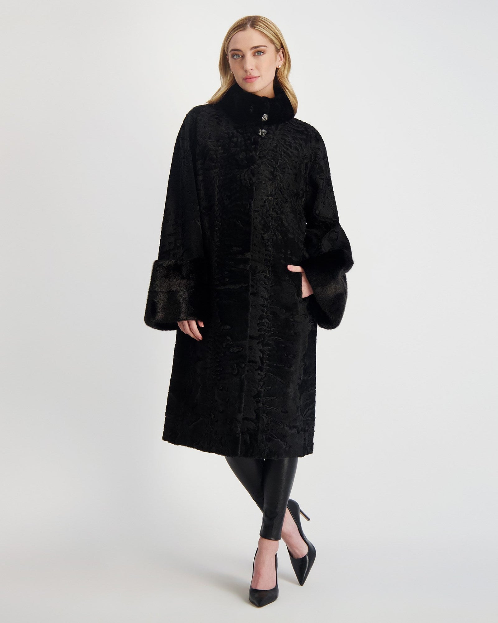 Lamb Short Coat With Mink Trim | Women | Black