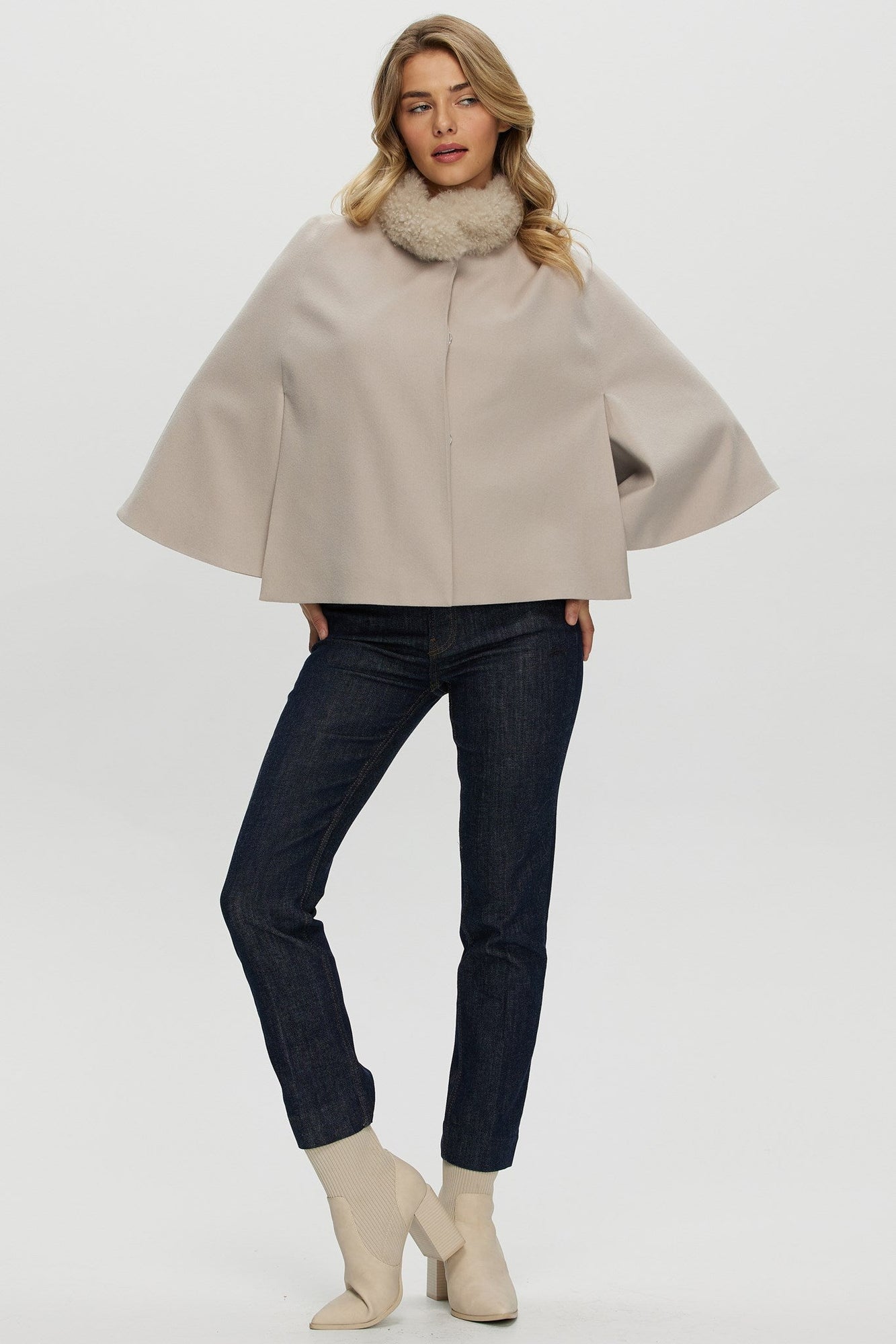 Loro Piana Cashmere Cape With Select Cashmere Goat Collar | Women | Light Beige x Light Beige