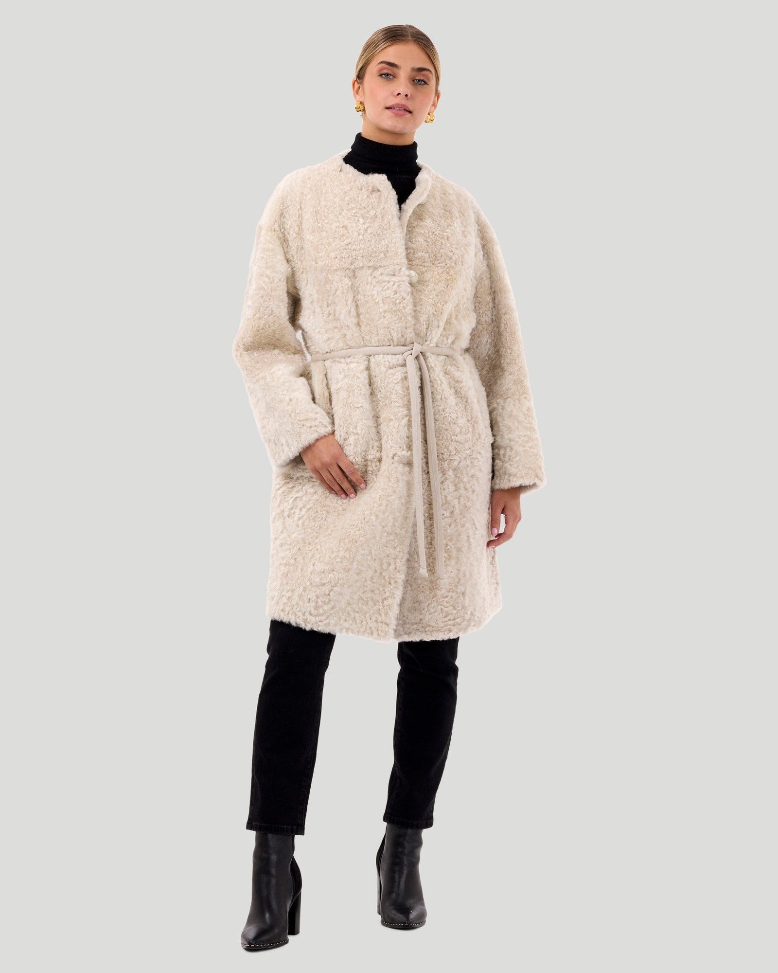 Reversible Collarless Select Shearling Lamb Short Coat With Buttons | Women | Beige x Beige