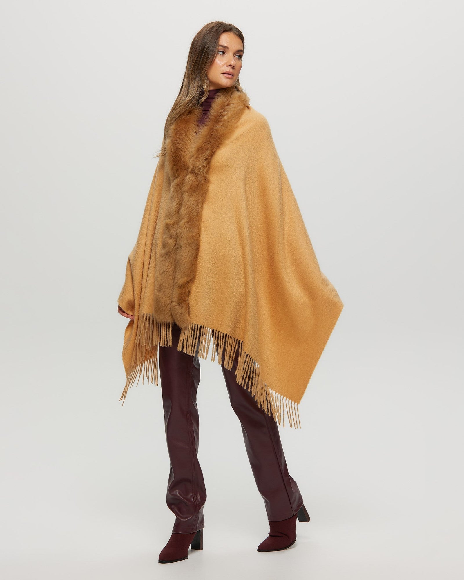 Select Cashmere Stole With Toscana Shearling Lamb Trim | Women | Light Camel