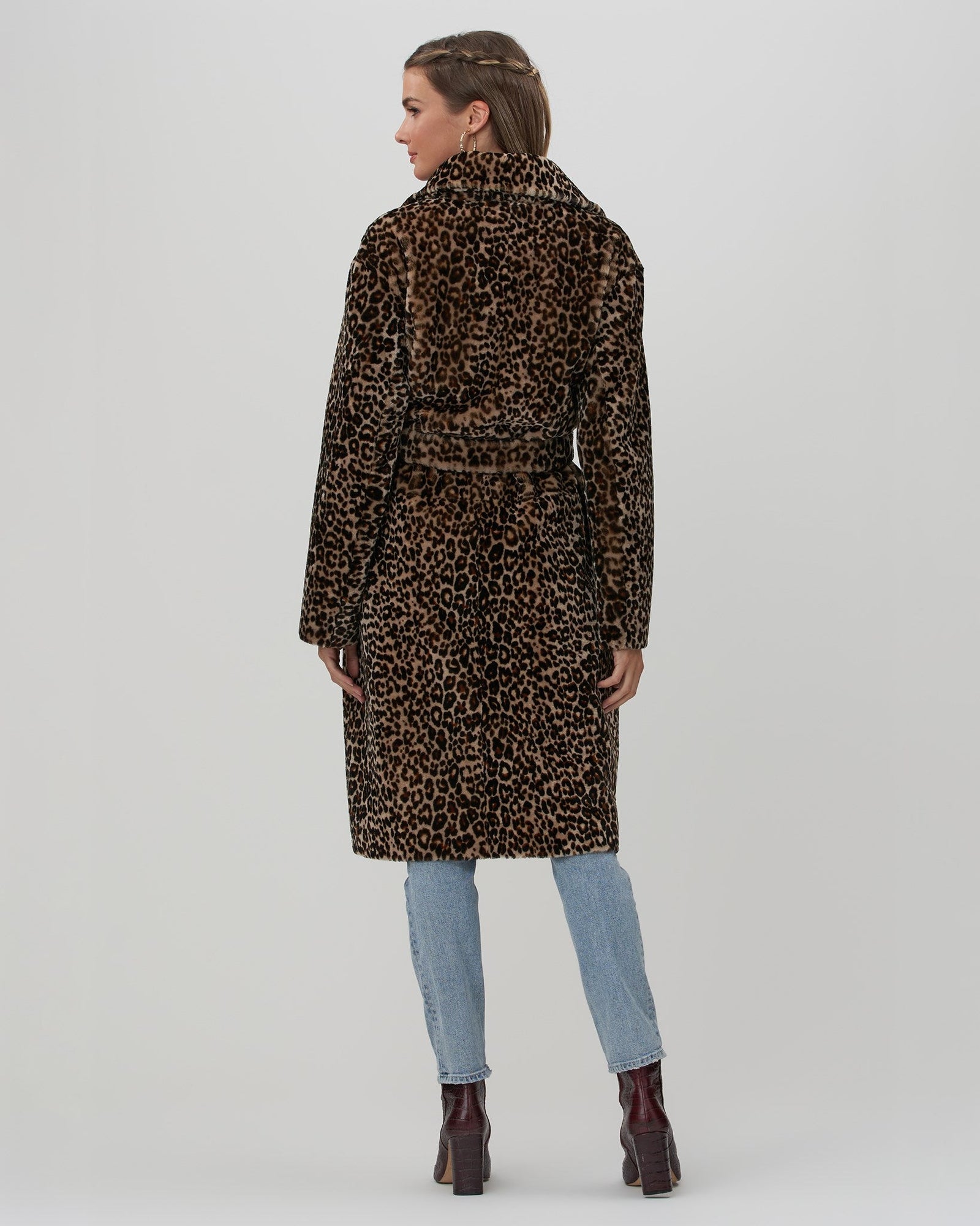 Select Shearling Lamb Short Coat With Notch Collar And Belt | Women | Mini Leopard