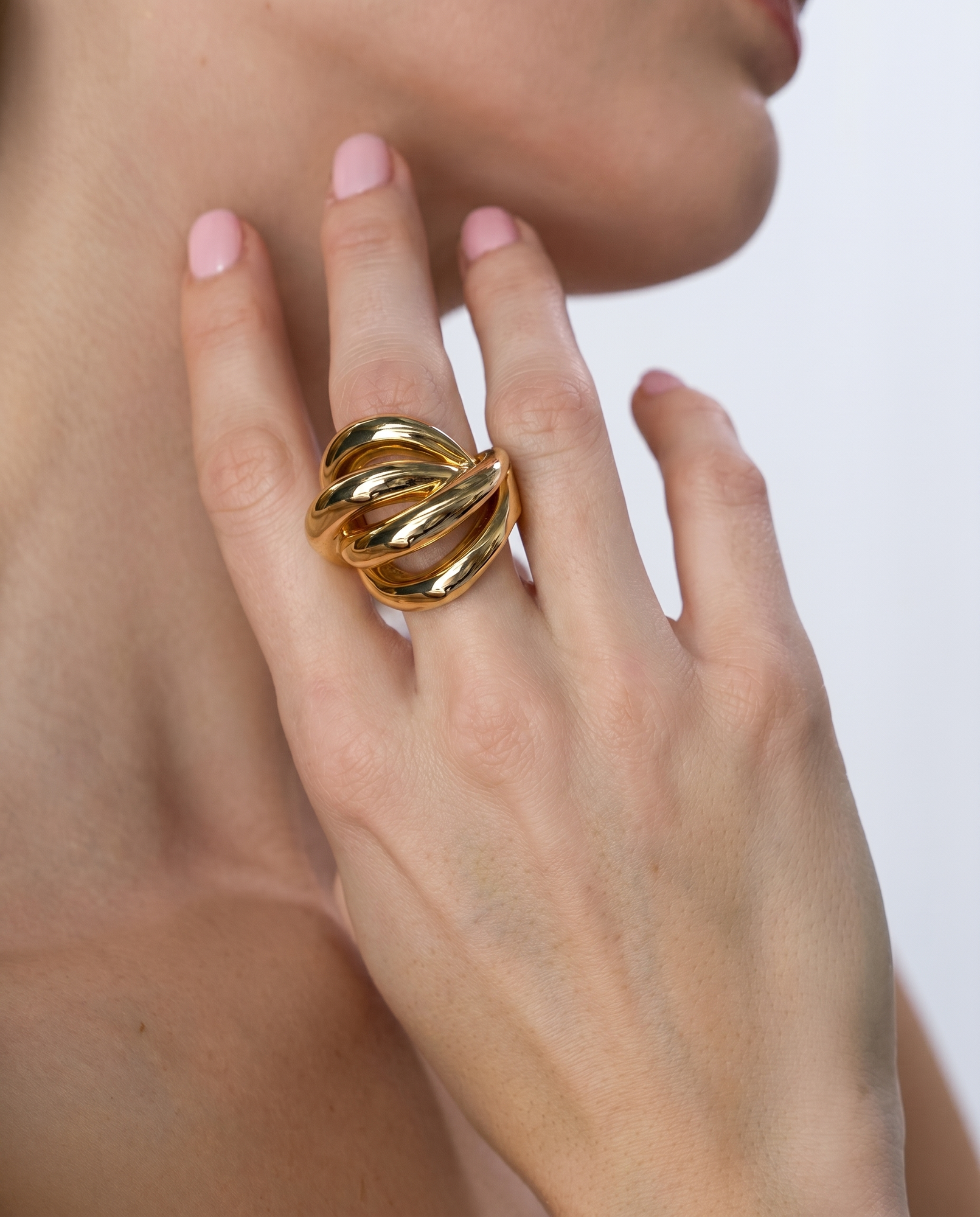 Abstract Line Ring - close-up detail | womens gold rings