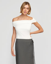 Joanna | Mai Asymmetric Off-Shoulder Tee in Size Small