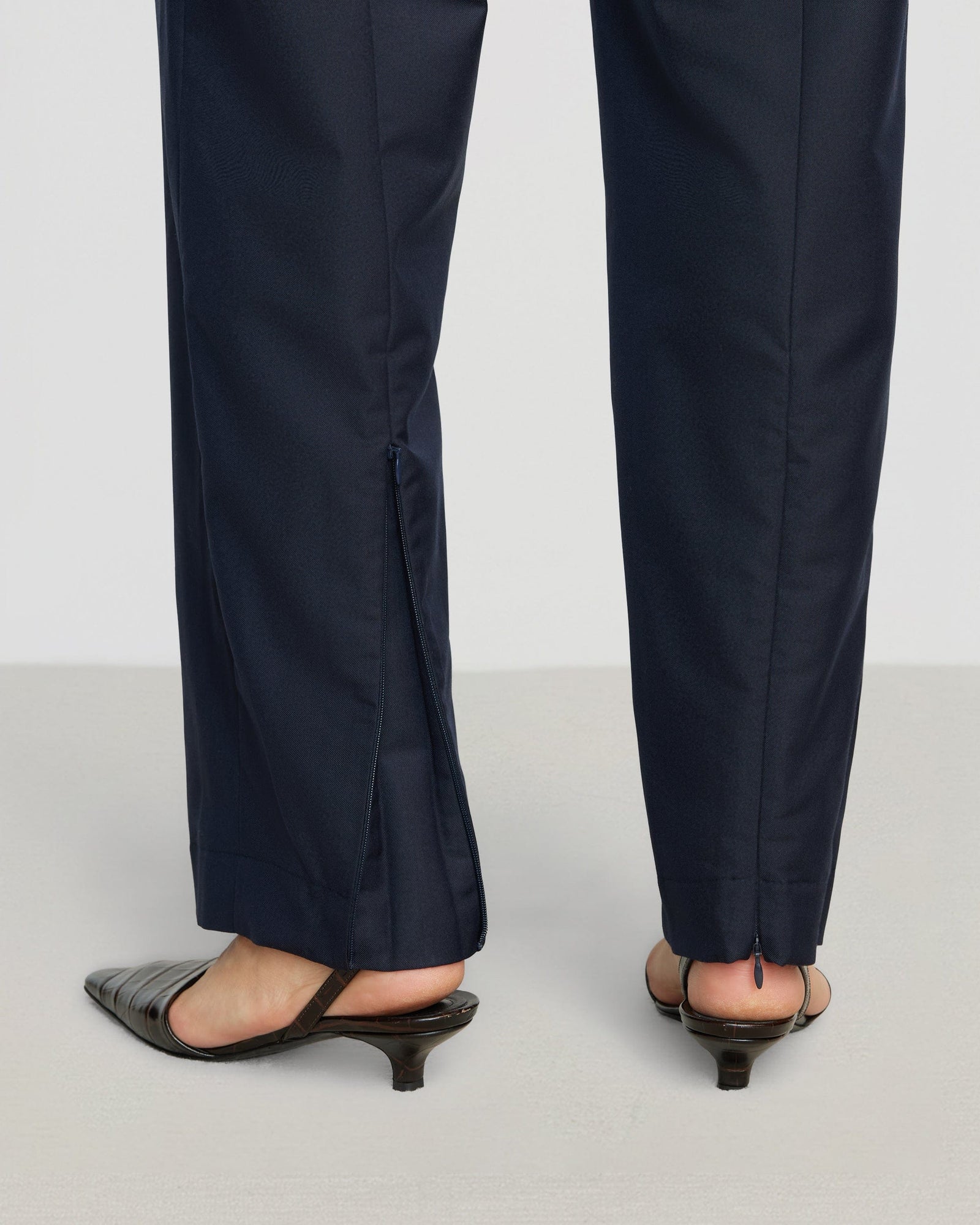 Bianca | Nihal Front-Seam Stretch-Waist Pant in Size Small