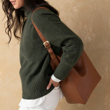 Unisex | Cecilia Go-To Shoulder Bag | Caramel