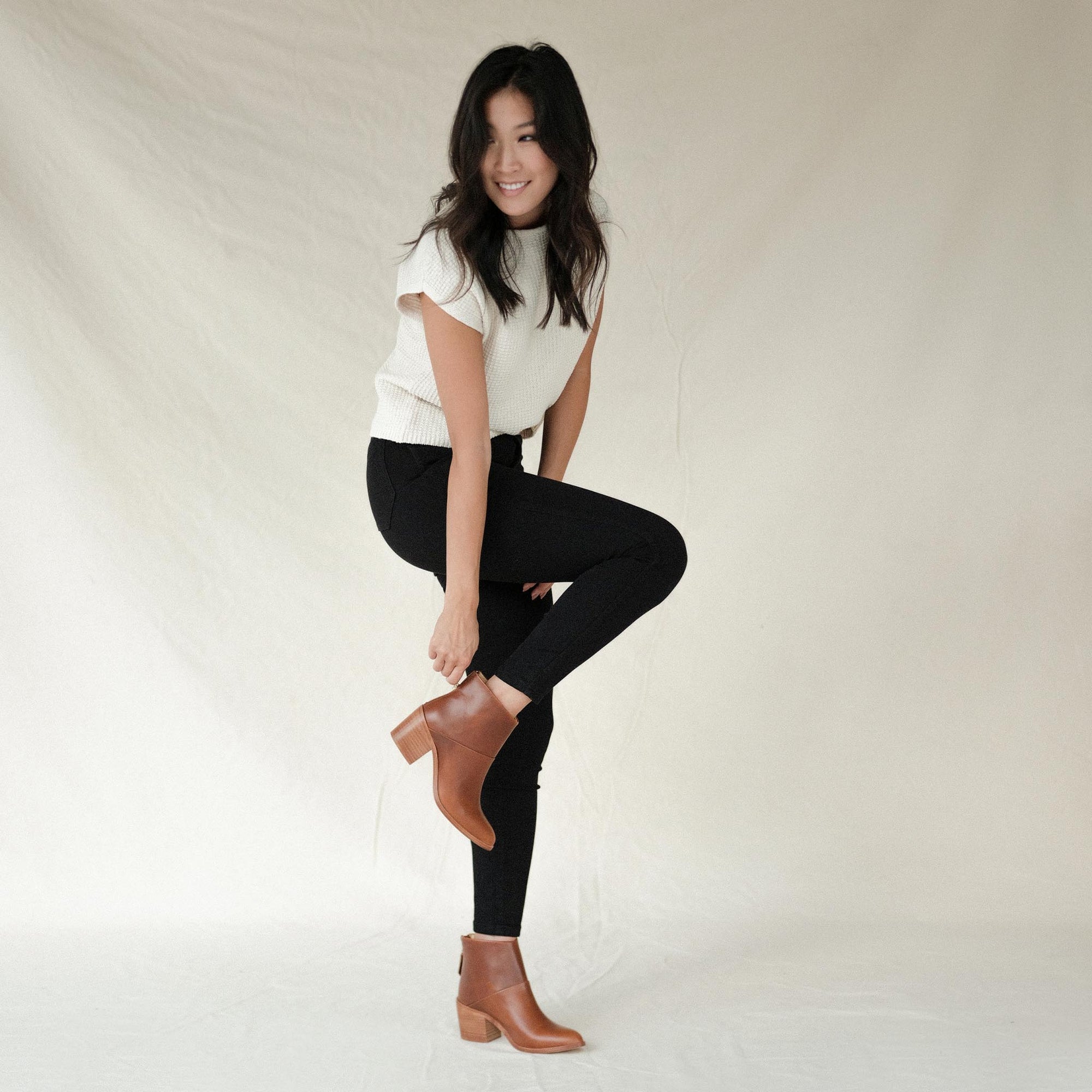 Image 4 of the Dari Boot Brandy on model